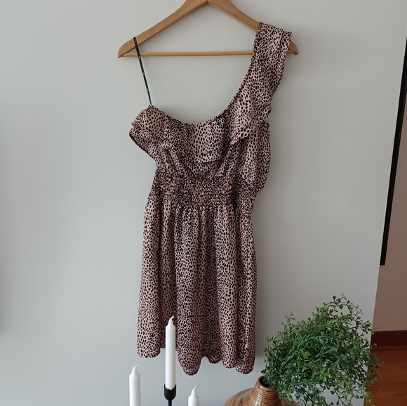 ⚡️SALE⚡️🌱Host Pick🌱Forever 21 Blush and Black One Shoulder Dress - Picture 7 of 8